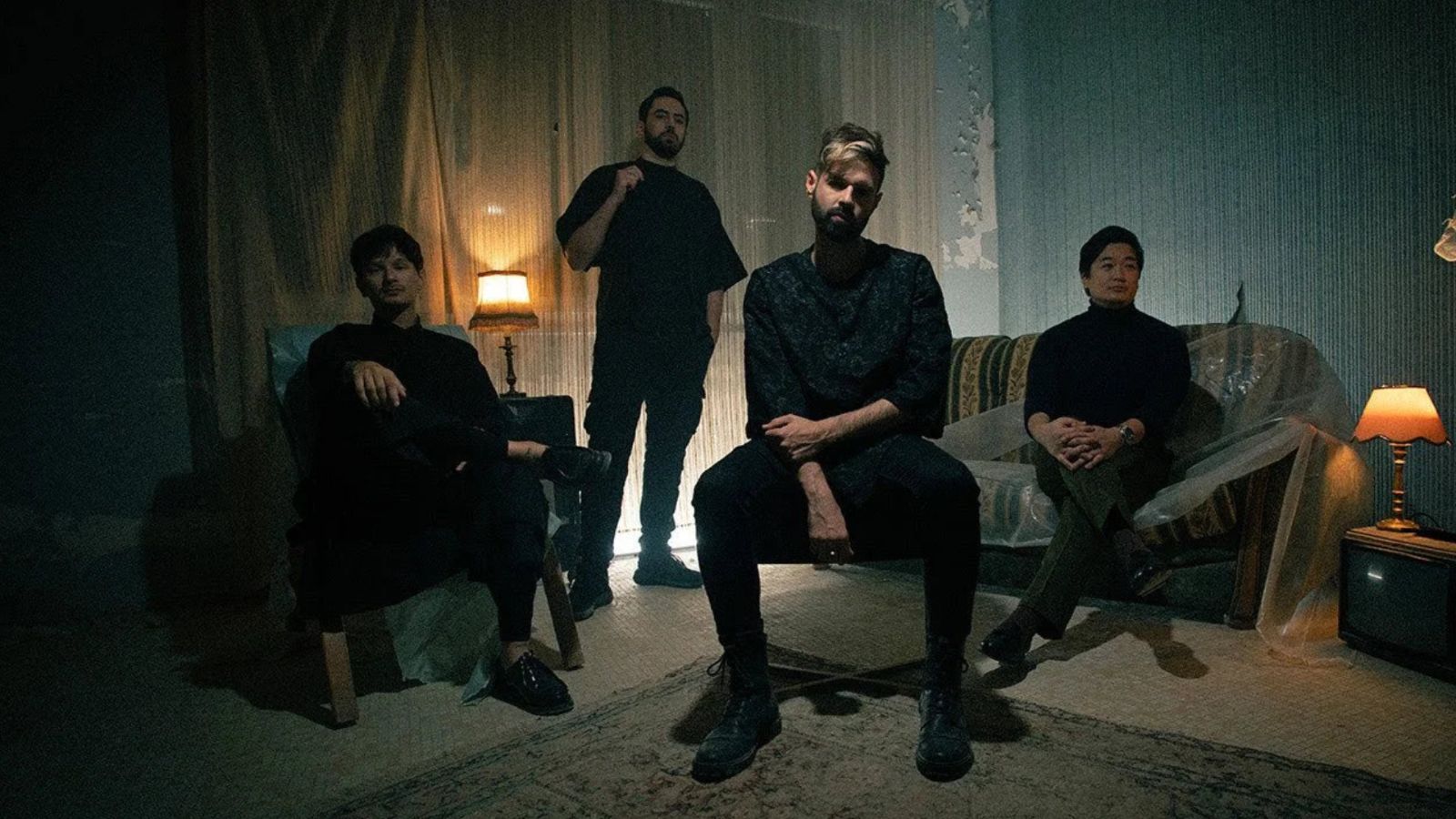 Revnoir mergulha no amor tóxico no novo single Crève